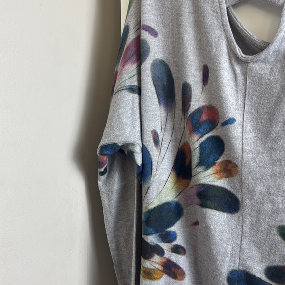 Shamaim Women’s Peacock Pull Over- off the shoulder Grey sweater XL/ Extra Large - Picture 9 of 10